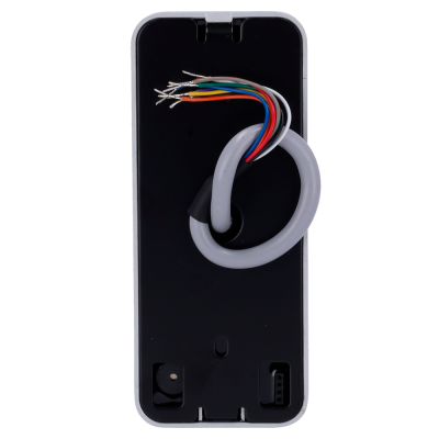 Base retangular preta com fios coloridos e cabo cinzento