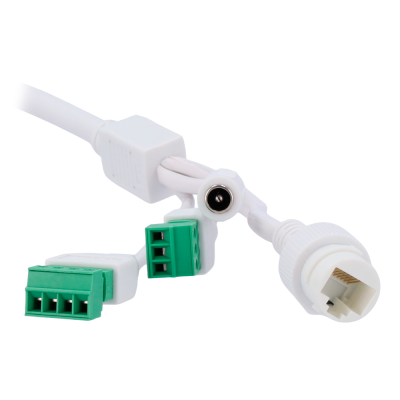 Cabo branco com vários conetores verdes e brancos em fundo branco