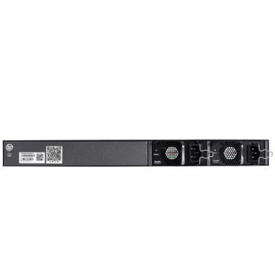 Equipamento de rede preto com ventoinhas e etiquetas, sobre fundo branco