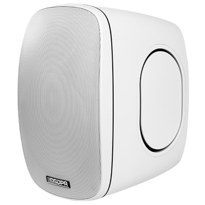 Coluna de som branca com grelha metálica frontal e logótipo DSAPA