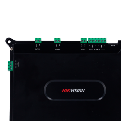 Dispositivo eletrónico preto com conectores verdes da marca HIKVISION