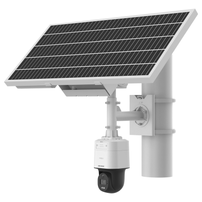Painel solar com câmara de segurança montada num poste