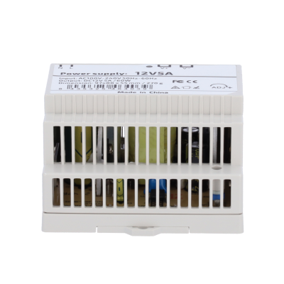 Transformador elétrico branco com aberturas verticais e texto no topo