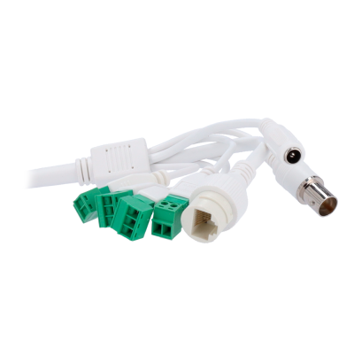 Cabos e conectores de tecnologia branca e verde