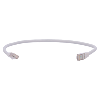 Cabo de rede Ethernet branco com conectores RJ45