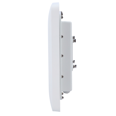 Dispositivo branco com parafusos e cabo preto em fundo branco