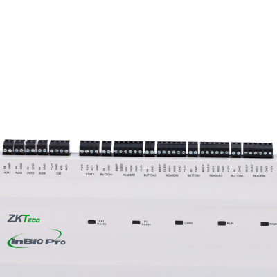 Dispositivo branco ZKTeco inBio Pro com entradas de terminais pretos e etiquetas visíveis