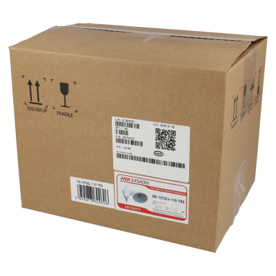 Caixa de cartão castanho com etiquetas HIKVISION e símbolos de frágil