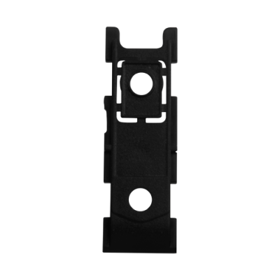 Peça plástica preta com orifícios sobre fundo branco