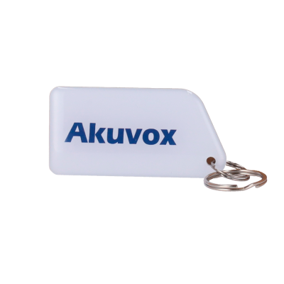 Chaveiro branco com texto azul Akuvox