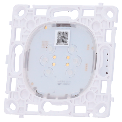 Módulo eletrónico branco quadrado com contatos dourados e código QR