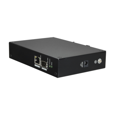 Dispositivo eletrónico preto com portas Ethernet e alimentação