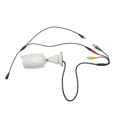 Câmara de vigilância branca com cabos e conectores coloridos