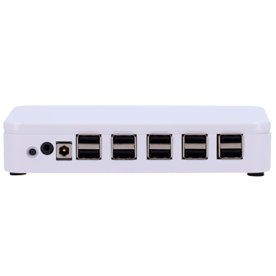 Roteador branco com 10 portas USB e botões