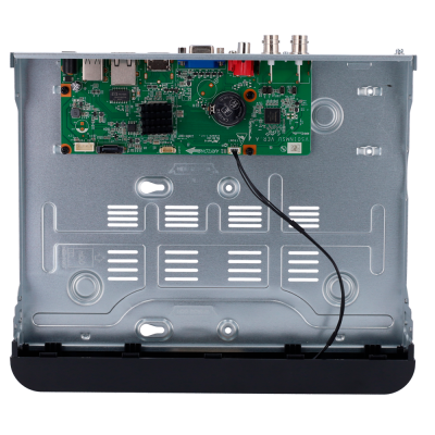 Dispositivo eletrónico aberto com placa de circuito visível e caixa metálica