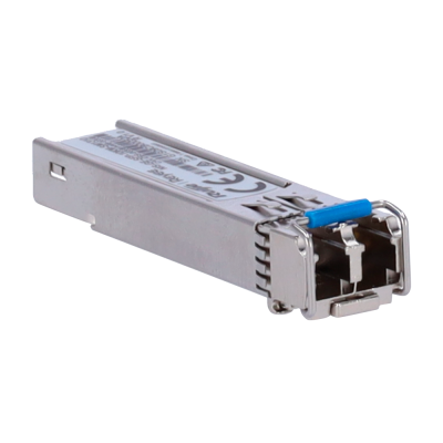 Módulo transceptor SFP metálico prateado com conector óptico e detalhes azuis