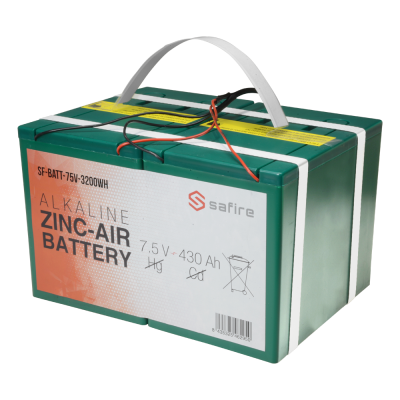Bateria alcalina zinc-ar 7,5 V 430 Ah verde e branca com etiqueta laranja e marca Safire