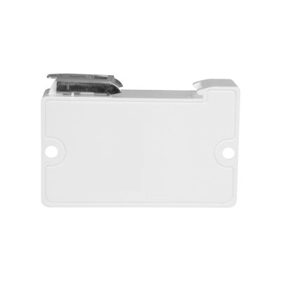 Dispositivo electrónico branco com componente metálico