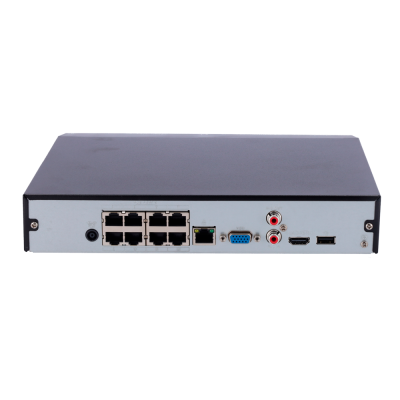 Equipamento eletrónico com múltiplas portas de conexão, fundo branco