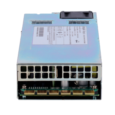 Fonte de alimentação metálica cinza para servidor com etiqueta branca e conectores