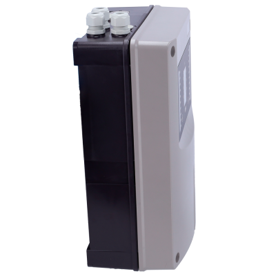 Dispositivo eletrónico cinza e preto com conetores brancos na parte superior