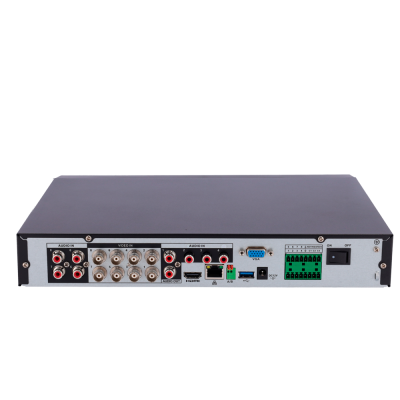 Parte traseira de gravador digital de vídeo com várias portas e conetores.