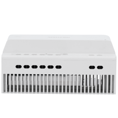 Dispositivo branco com aberturas retangulares e circulares para ventilação