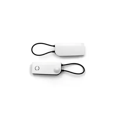Dois dispositivos eletrónicos brancos com botão e alça preta