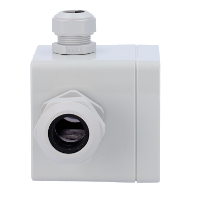 Caixa elétrica branca com conector rosqueado e palavra AGRO