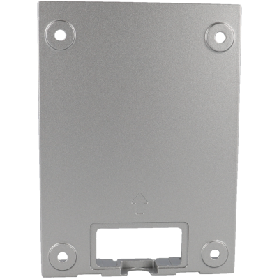 Peça metálica cinzenta com orifícios e abertura retangular