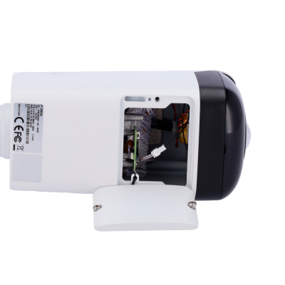 Câmara IP branca e preta com painel aberto mostrando componentes internos