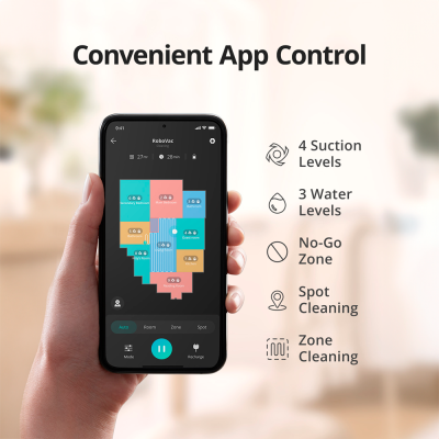 Smartphone na mão mostrando app RoboVac com várias funcionalidades de controlo para aspirador robô