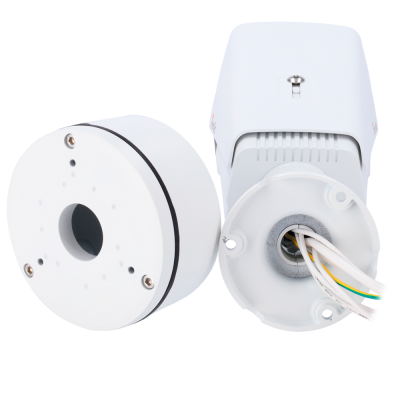 Peças de câmara de segurança branca com cabos elétricos