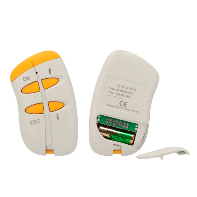 Controle remoto branco com botões laranja e bateria AA visível