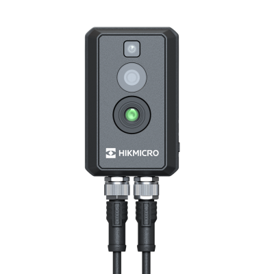 Câmara industrial Hikmicro cinza e preta com três lentes e dois cabos conectados.