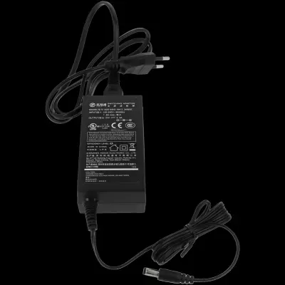 Adaptador de corrente preto com cabo e ficha de tomada europeia