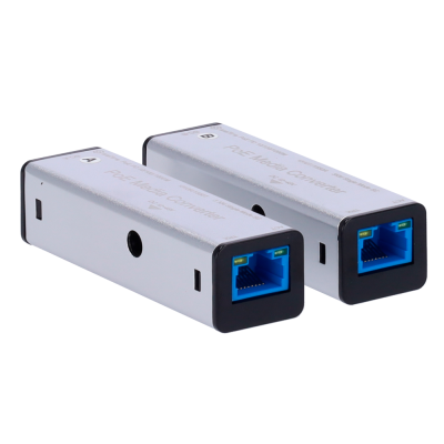 Dois adaptadores PoE Media Converter metálicos com porta RJ45 azul.