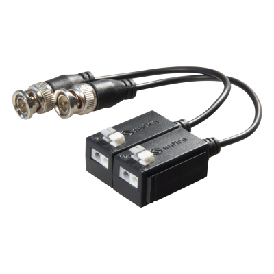 Dois adaptadores de vídeo pretos com conectores BNC prateados e cabo preto