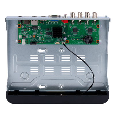 Dispositivo eletrónico aberto com placa de circuito exposta