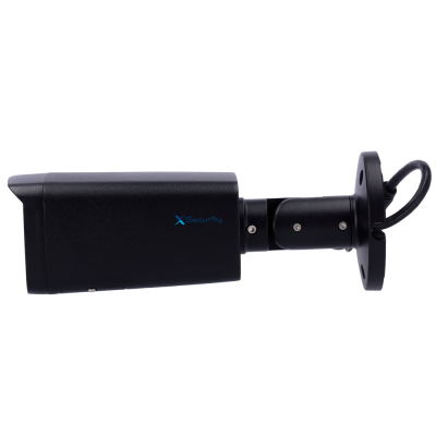 Câmara de segurança preta com suporte e texto azul X Security