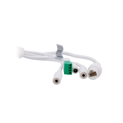 Cabo branco com múltiplos conectores e etiqueta com texto ALARM