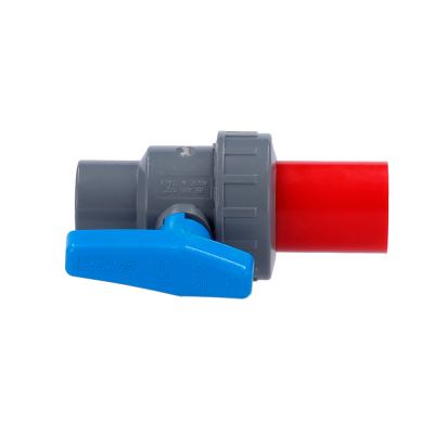 Válvula de esfera em PVC cinzento com pega azul e ligação vermelha