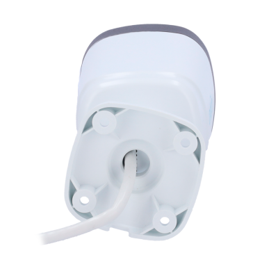 Câmara de segurança branca vista de baixo com cabo