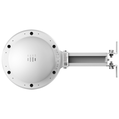 Antena redonda branca com estrutura metálica cinza