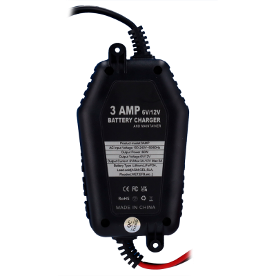 Carregador de bateria preto com texto branco e cabos coloridos