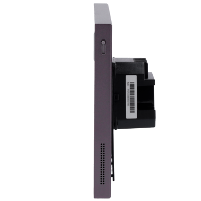 Dispositivo eletrónico retangular com etiqueta e código de barras