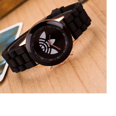 Relógio de pulso preto com design gráfico no mostrador