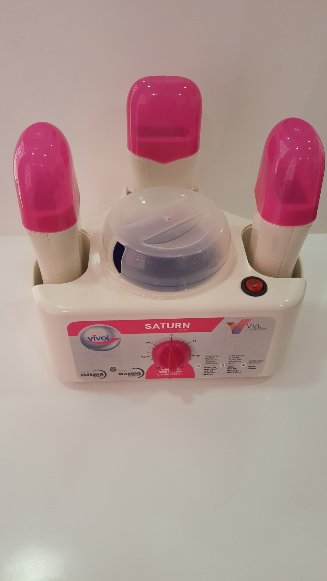 Aparelho de aquecimento de cera branco com tampas cor de rosa e botão vermelho