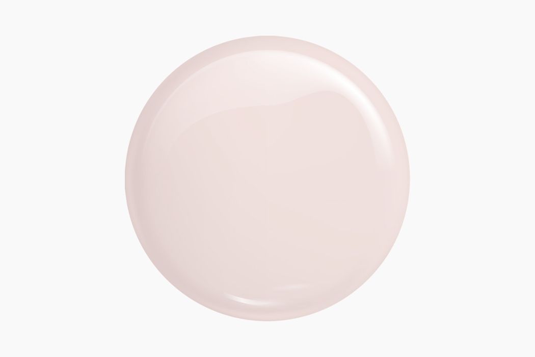 Gota de verniz rosa claro brilhante sobre fundo branco