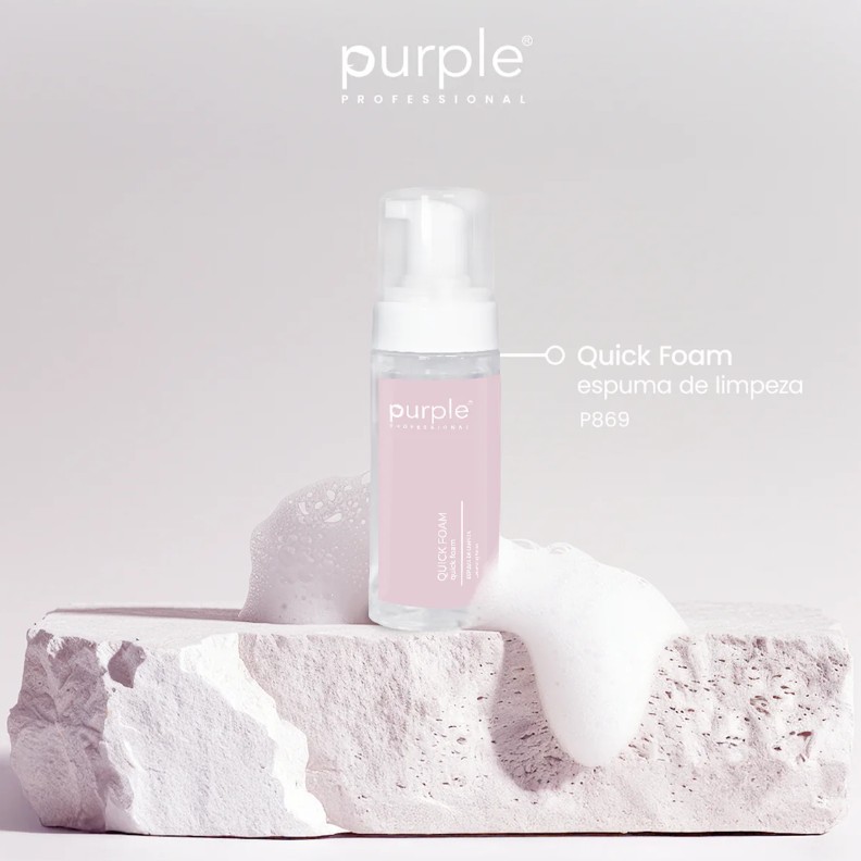 Frasco de Quick Foam da Purple Professional sobre pedra texturada rosa e branca